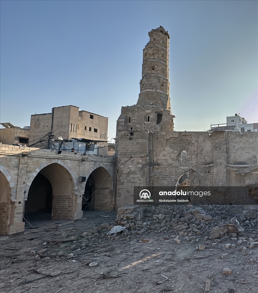 İsrail, Gazze'deki 14 asırlık Büyük Ömeri Camii'ni yıktı