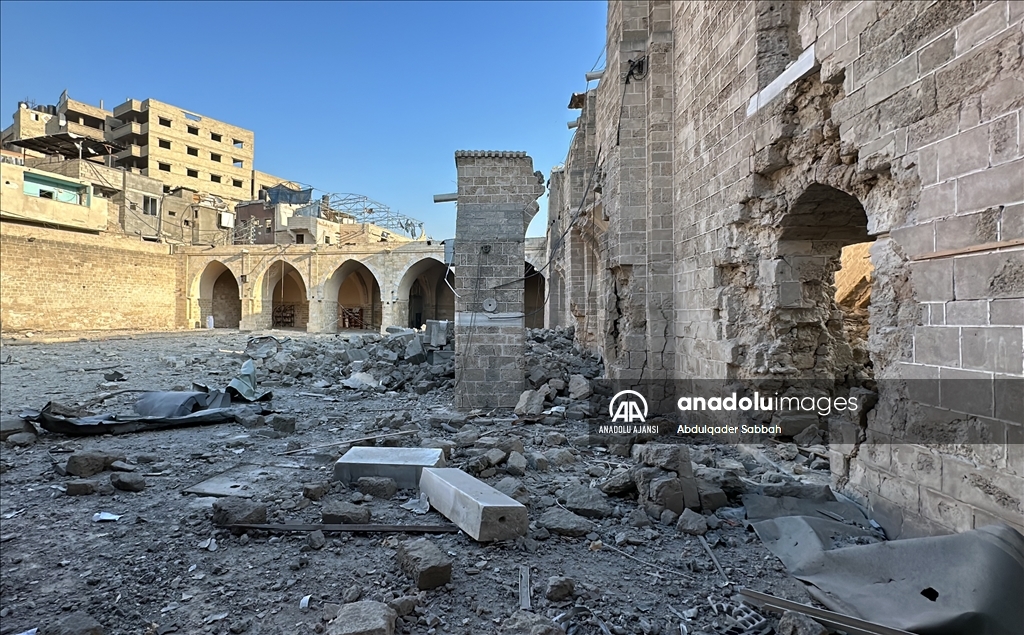 İsrail, Gazze'deki 14 asırlık Büyük Ömeri Camii'ni yıktı