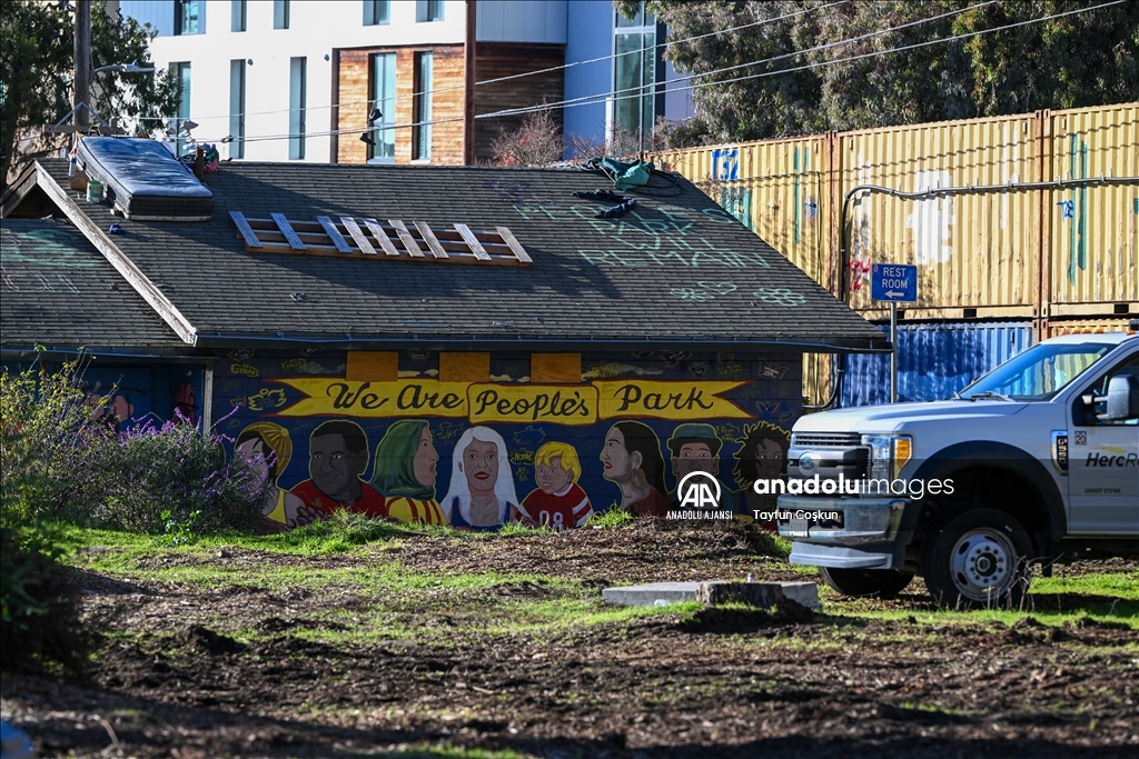 Kaliforniya'daki Berkeley Üniversitesi, protestolara rağmen People’s Park çevresini konteynerlerle kapatıyor