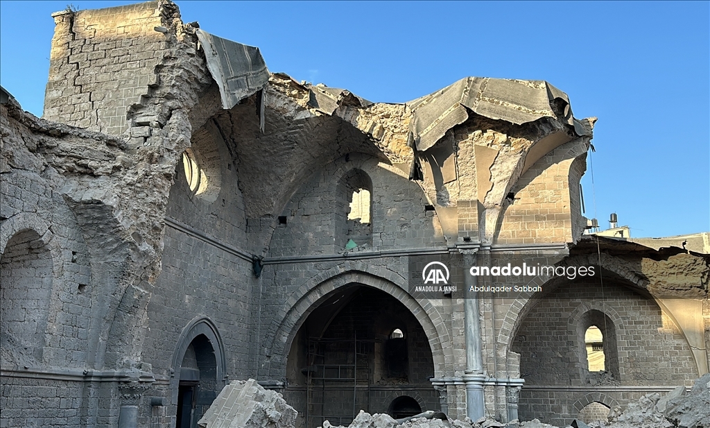 İsrail, Gazze'deki 14 asırlık Büyük Ömeri Camii'ni yıktı