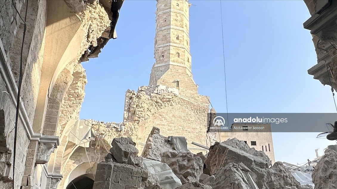 İsrail, Gazze'deki 14 asırlık Büyük Ömeri Camii'ni yıktı