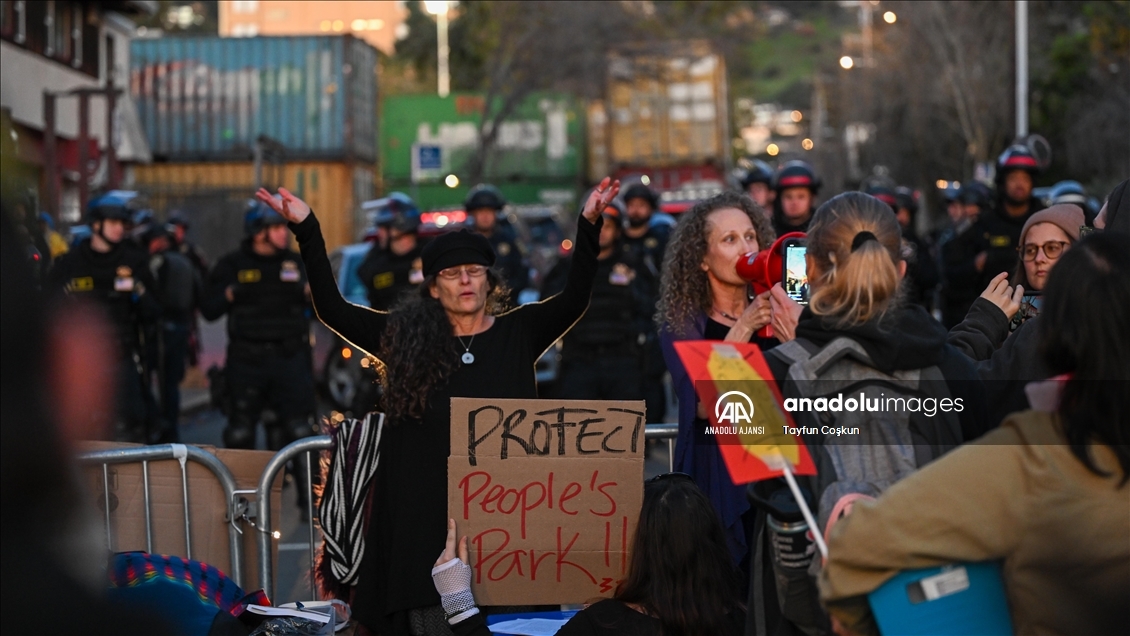 Kaliforniya'daki Berkeley Üniversitesi, protestolara rağmen People’s Park çevresini konteynerlerle kapatıyor