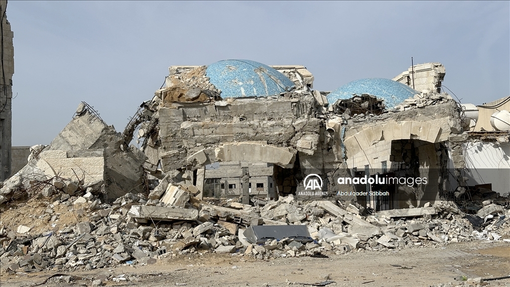 U izraelskim napadima na Gazu džamija "Sheikh Zayed" pretvorena u ruševinu