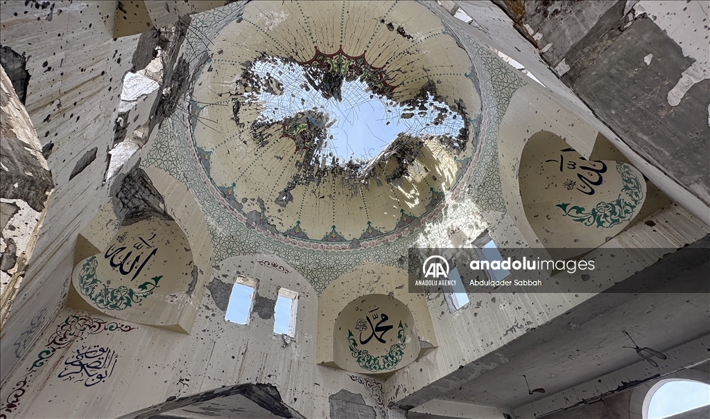U izraelskim napadima na Gazu džamija "Sheikh Zayed" pretvorena u ruševinu