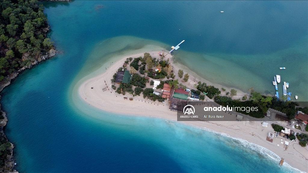 Fethiye'de Ölüdeniz'in rengi turkuaza döndü