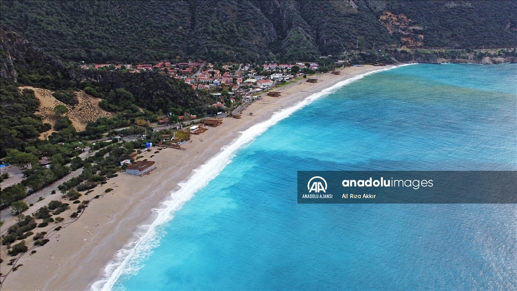 Fethiye'de Ölüdeniz'in rengi turkuaza döndü