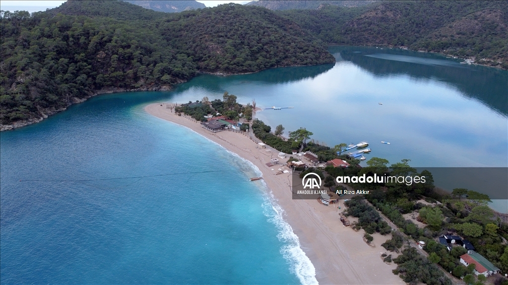 Fethiye'de Ölüdeniz'in rengi turkuaza döndü