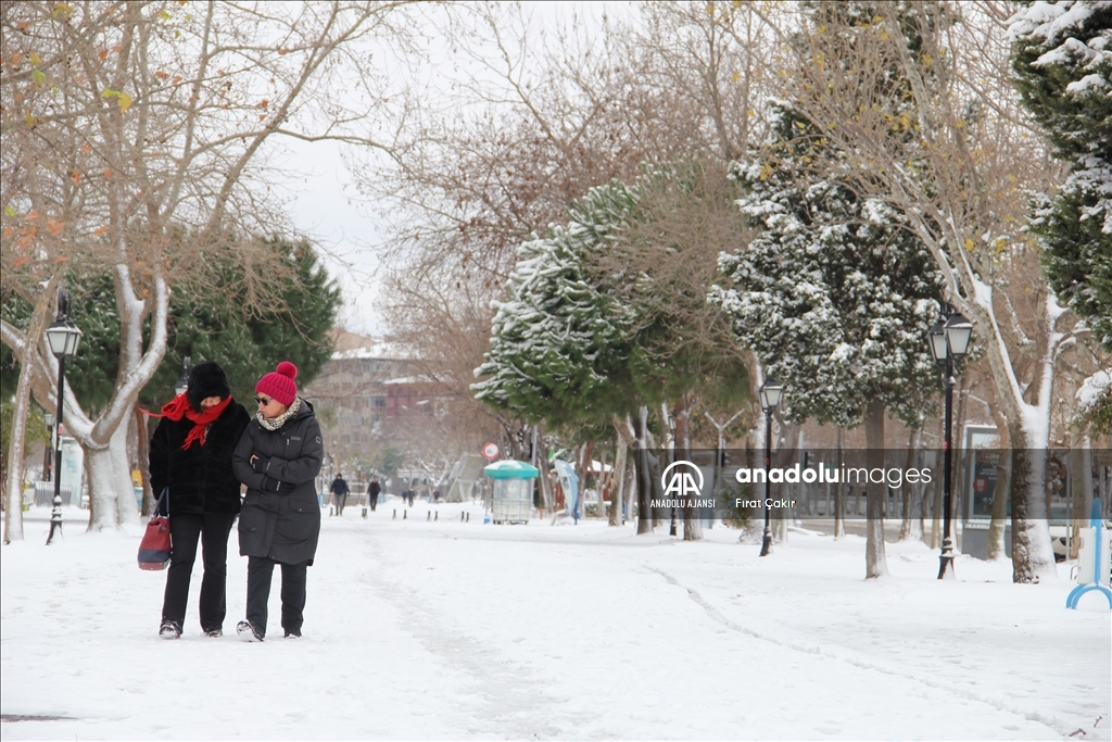 Tekirdağ'da kar yağışı devam etti