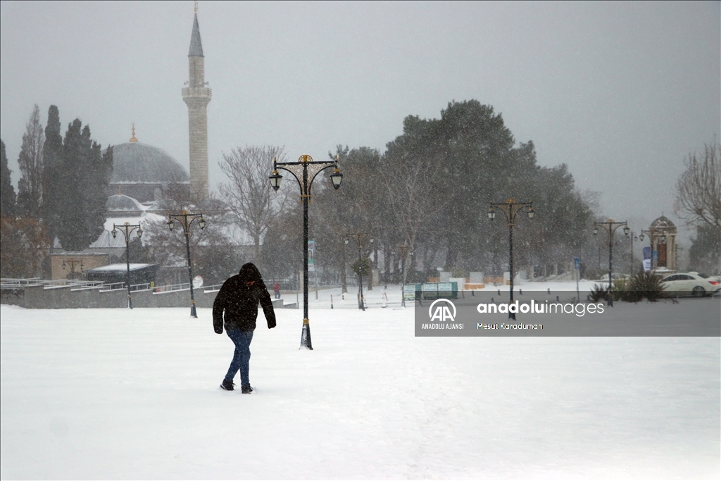 Tekirdağ'da kar yağışı devam ediyor