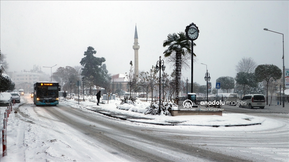 Tekirdağ'da kar yağışı devam ediyor