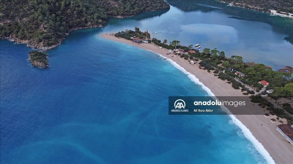 Fethiye'de Ölüdeniz'in rengi turkuaza döndü