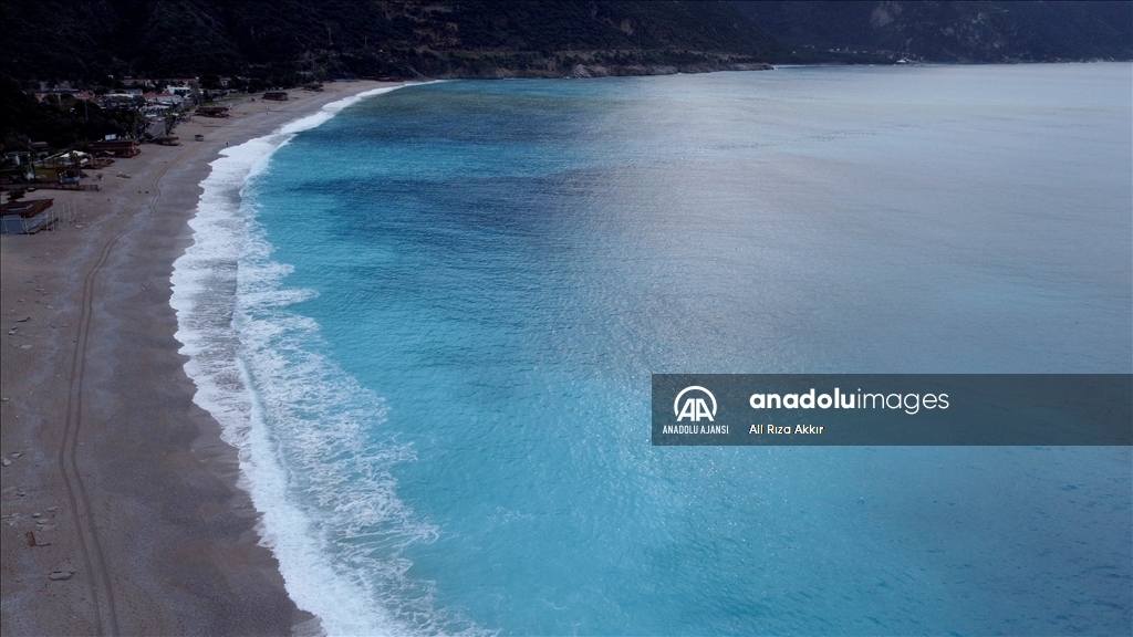 Fethiye'de Ölüdeniz'in rengi turkuaza döndü