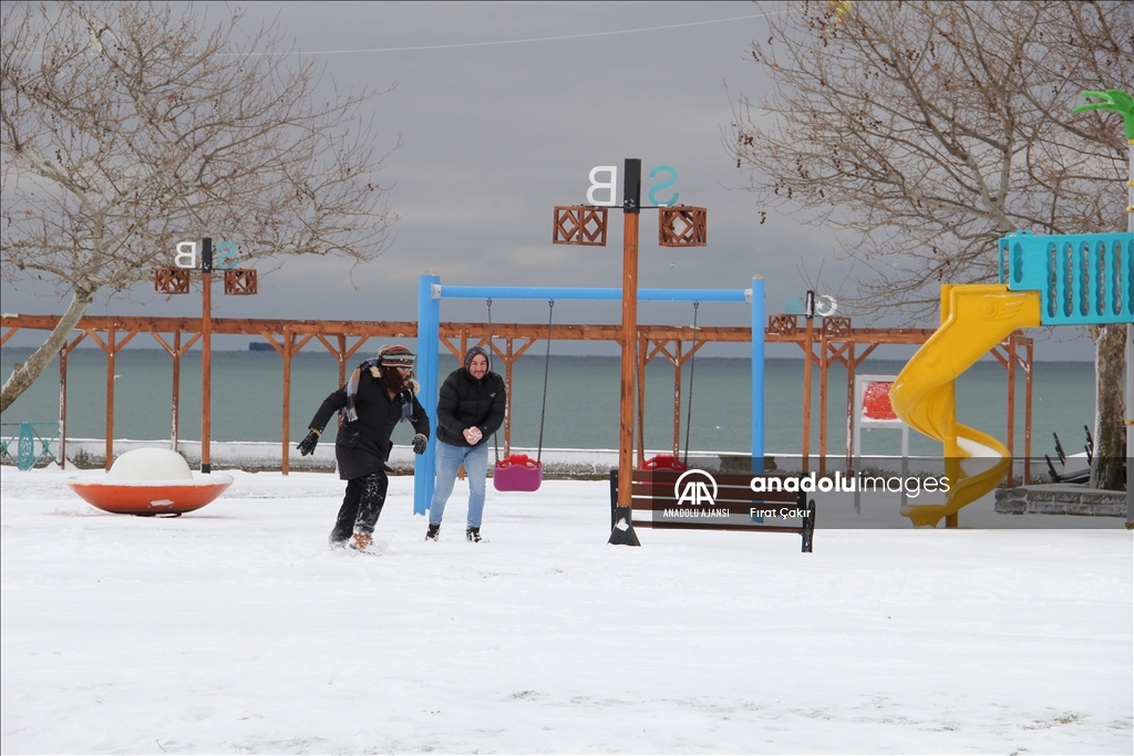 Tekirdağ'da kar yağışı devam etti