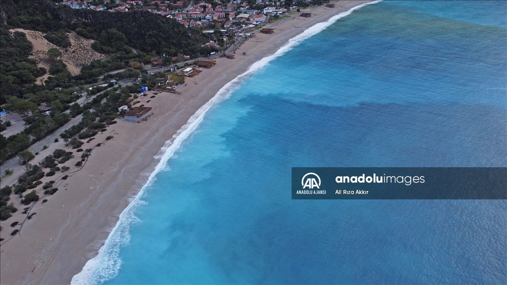 Fethiye'de Ölüdeniz'in rengi turkuaza döndü