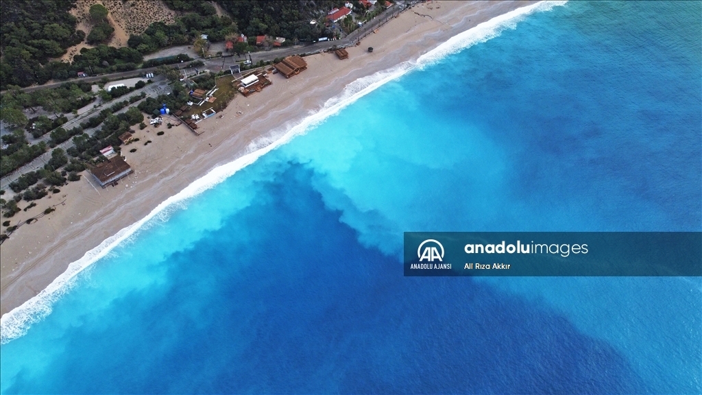 Fethiye'de Ölüdeniz'in rengi turkuaza döndü