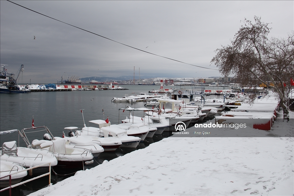Tekirdağ'da kar yağışı devam etti