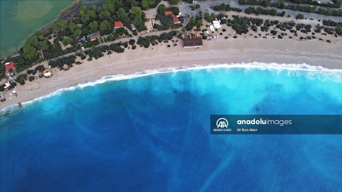 Fethiye'de Ölüdeniz'in rengi turkuaza döndü