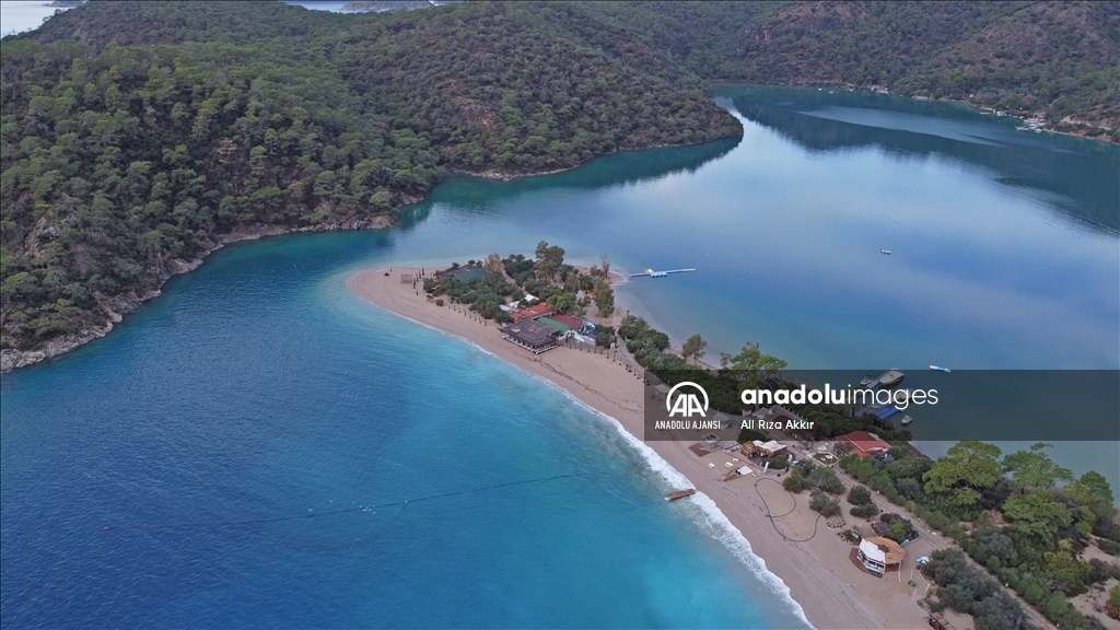 Fethiye'de Ölüdeniz'in rengi turkuaza döndü