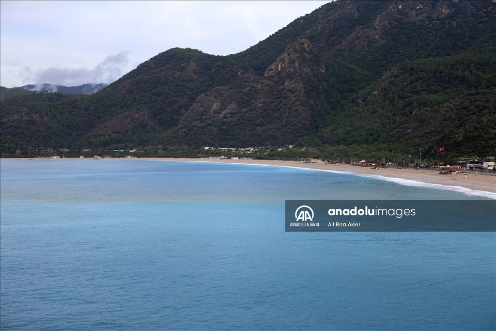 Fethiye'de Ölüdeniz'in rengi turkuaza döndü