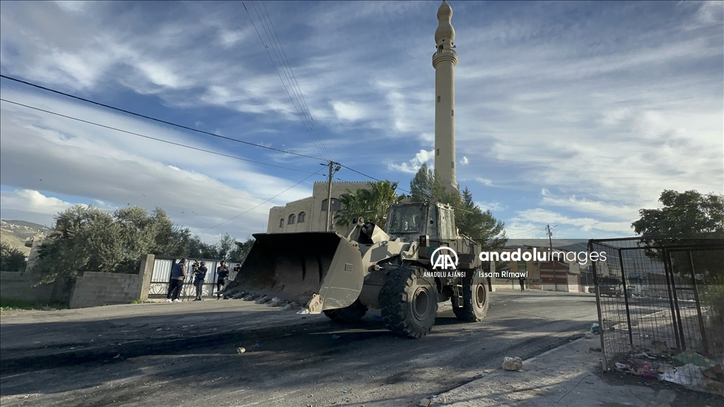 İsrail güçleri, Batı Şeria'daki El-Faria Mülteci Kampı'na baskın düzenledi