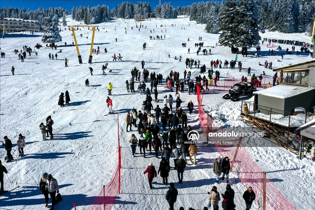 Uludağ'da hafta sonu pistler doldu