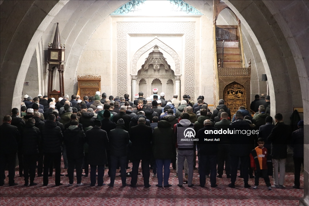 Kayseri'de şehitler için sabah namazında dua edildi