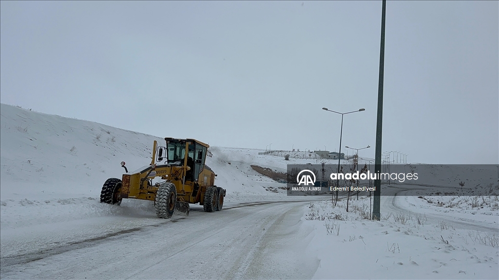 Van, Hakkari, Bitlis ve Muş'ta 1144 yerleşim birimine ulaşım sağlanamıyor