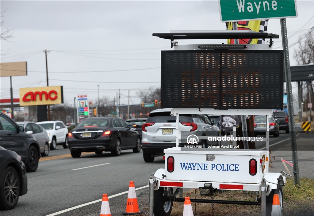 Şiddetli fırtına New Jersey'de nehir kenarındaki yerleşim yerlerini sular altında bıraktı