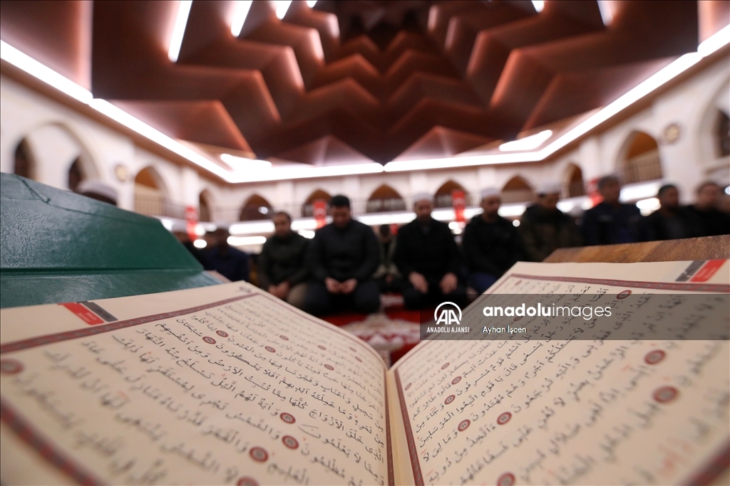 Malatya'da şehitler için sabah namazında dua edildi
