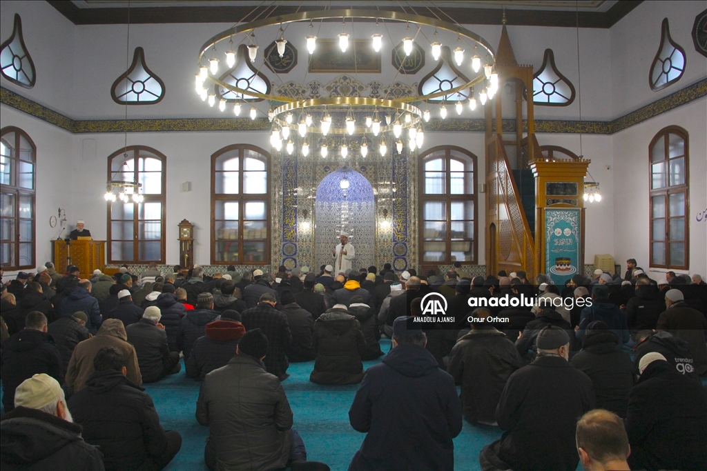 Sakarya'da şehitler için sabah namazında dua edildi
