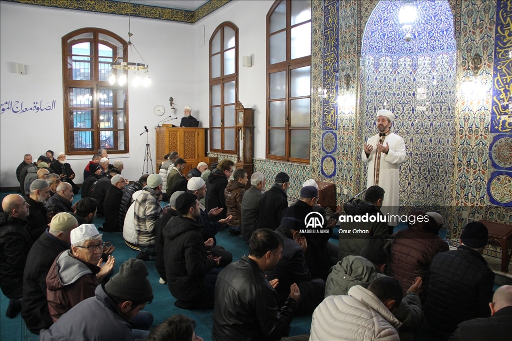 Sakarya'da şehitler için sabah namazında dua edildi