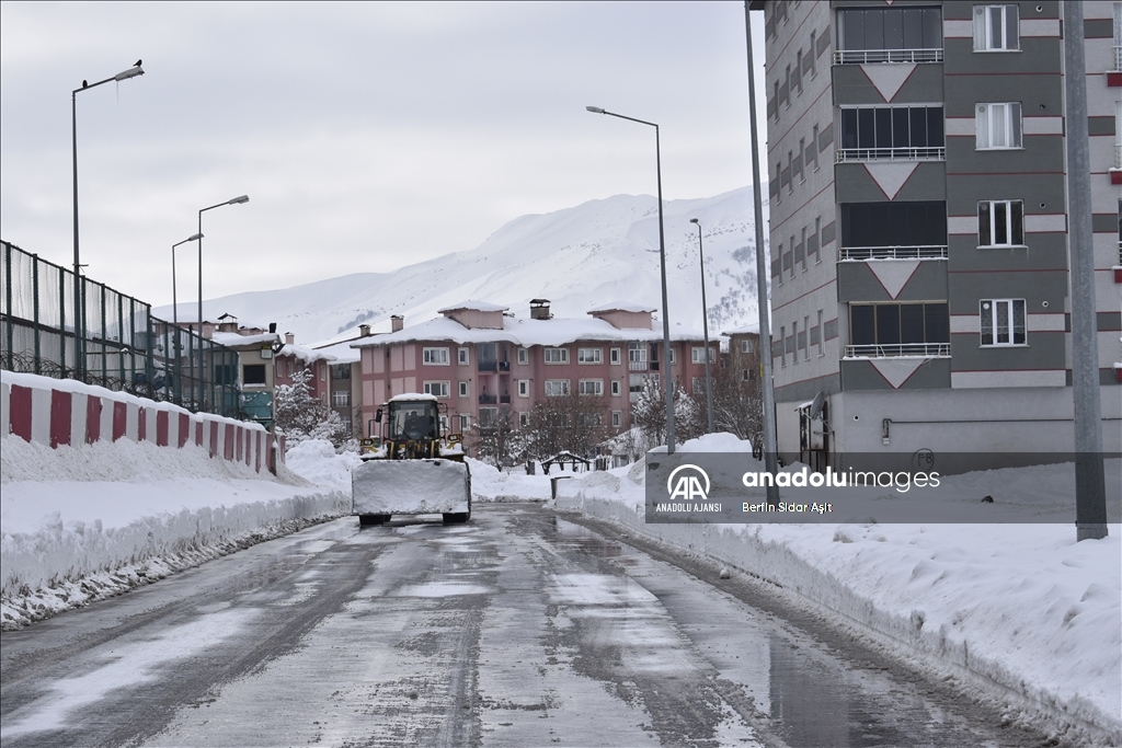 Van, Hakkari, Bitlis ve Muş'ta 1144 yerleşim birimine ulaşım sağlanamıyor