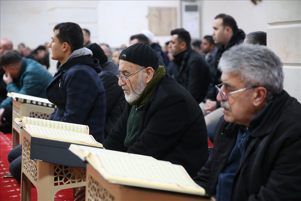 Mardin'de şehitler için sabah namazında dua edildi