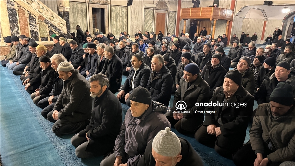 Yozgat'ta şehitler için sabah namazında dua edildi