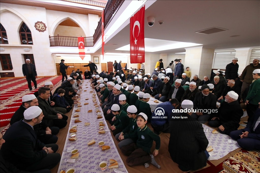 Malatya'da şehitler için sabah namazında dua edildi
