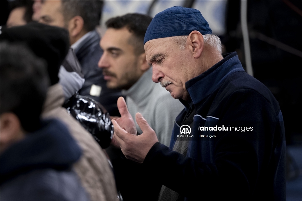 Şehitler için sabah namazında tüm camilerde dua edildi