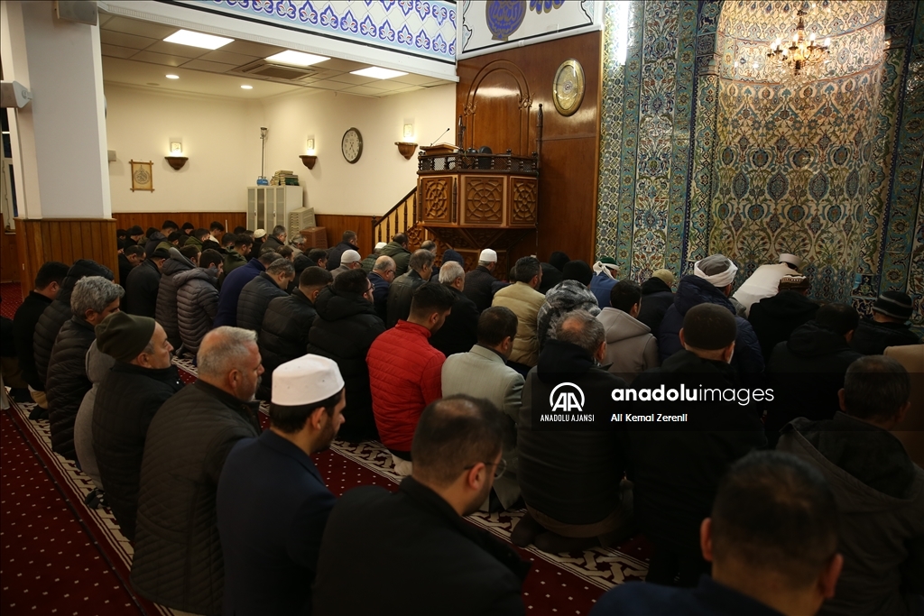 Hatay'da sabah namazında şehitler için dua edildi