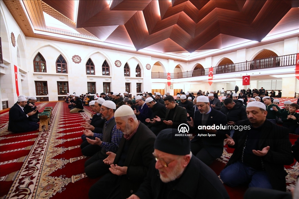 Malatya'da şehitler için sabah namazında dua edildi