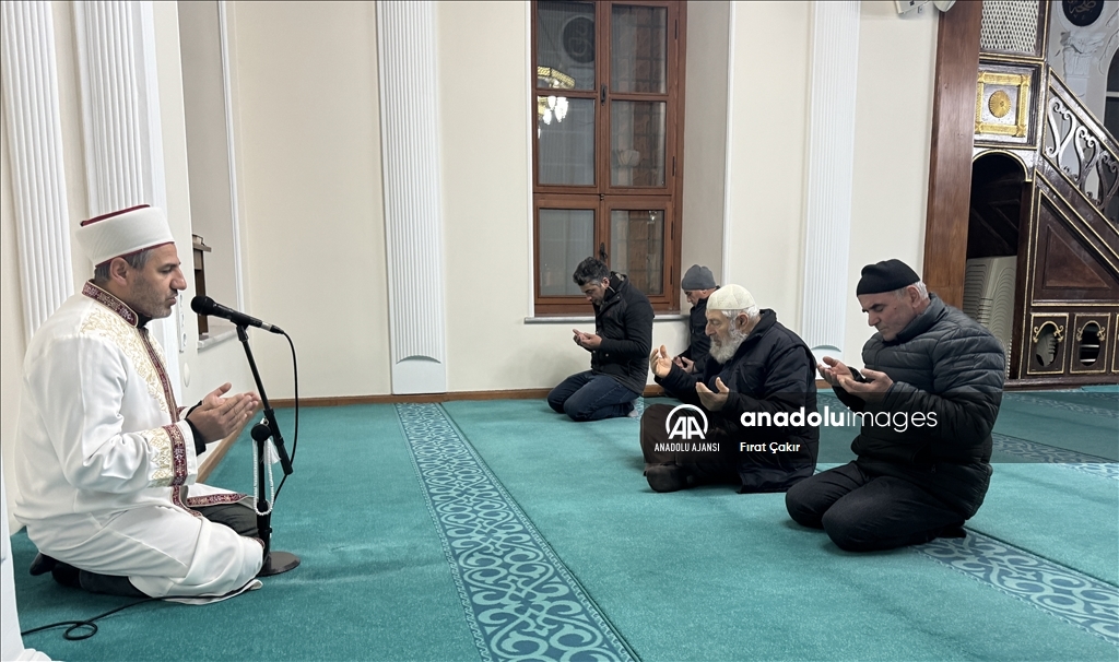 Tekirdağ'da şehitler için sabah namazında dua edildi