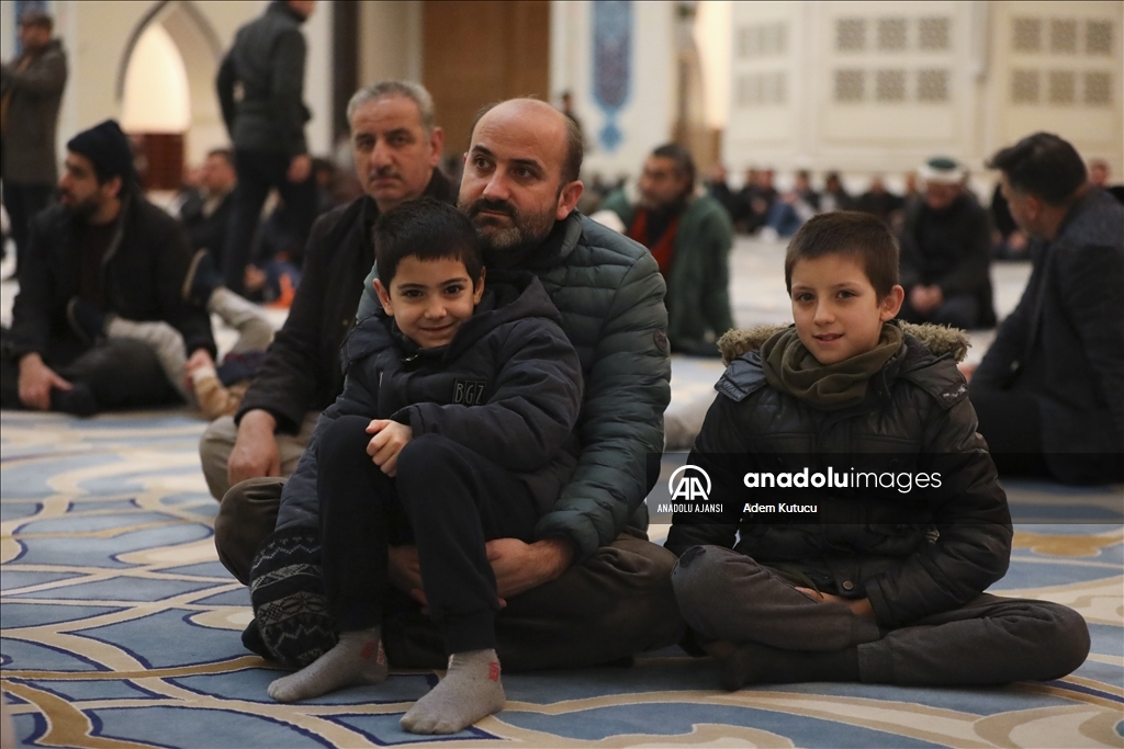 İstanbul'da sabah namazında şehitler için dua edildi