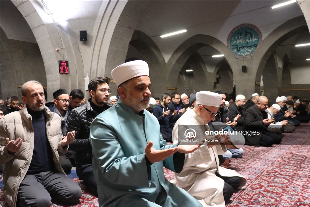 Kayseri'de şehitler için sabah namazında dua edildi
