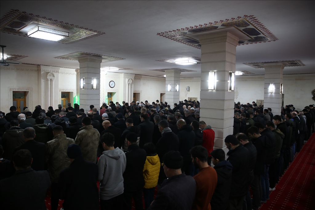 Mardin'de şehitler için sabah namazında dua edildi