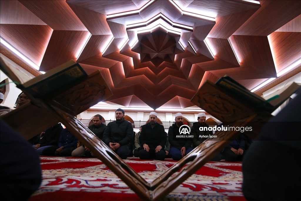 Malatya'da şehitler için sabah namazında dua edildi