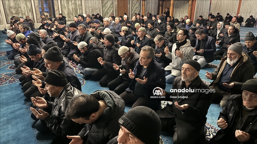 Yozgat'ta şehitler için sabah namazında dua edildi