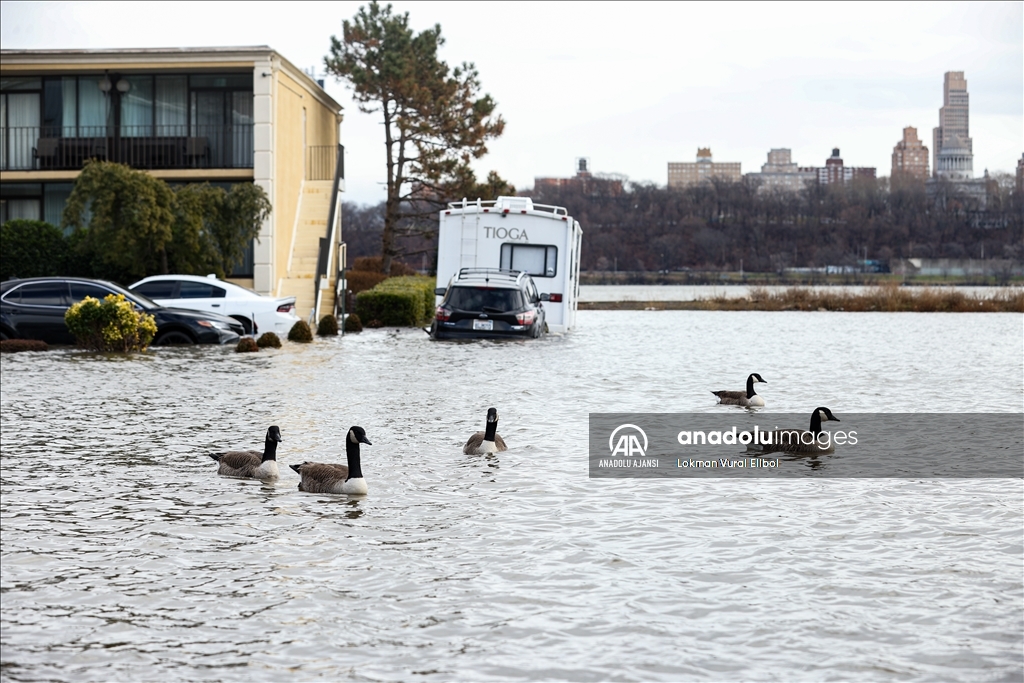 Şiddetli fırtına New Jersey'de nehir kenarındaki yerleşim yerlerini sular altında bıraktı
