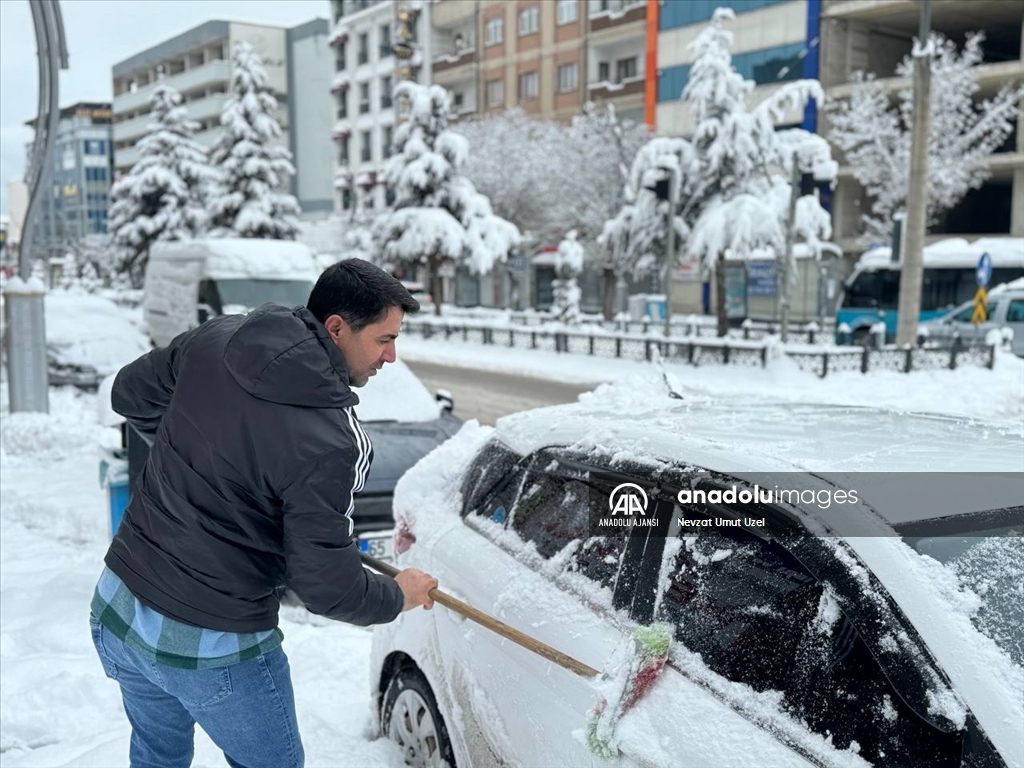 Van, Hakkari, Bitlis ve Muş'ta 1144 yerleşim birimine ulaşım sağlanamıyor