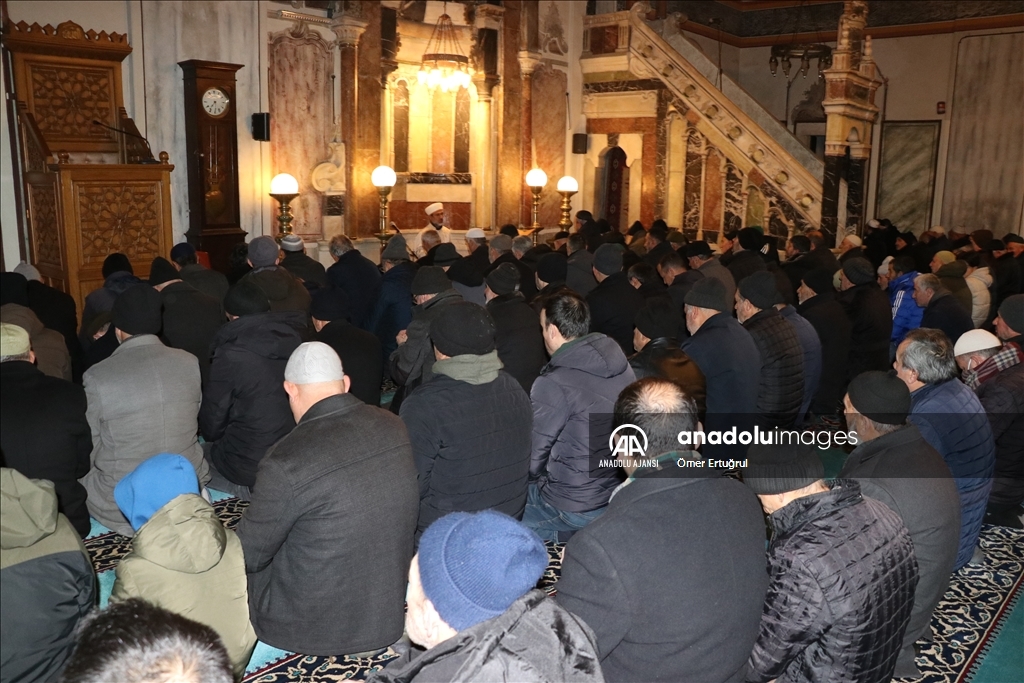 Yozgat'ta şehitler için sabah namazında dua edildi