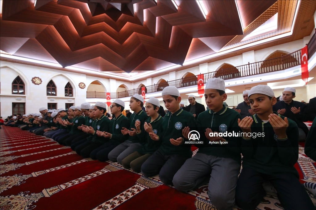 Malatya'da şehitler için sabah namazında dua edildi