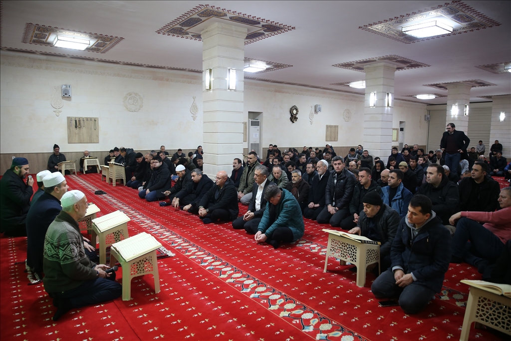 Mardin'de şehitler için sabah namazında dua edildi