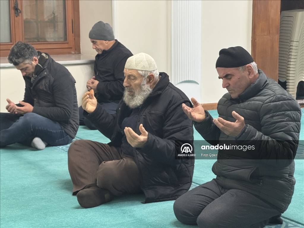 Tekirdağ'da şehitler için sabah namazında dua edildi